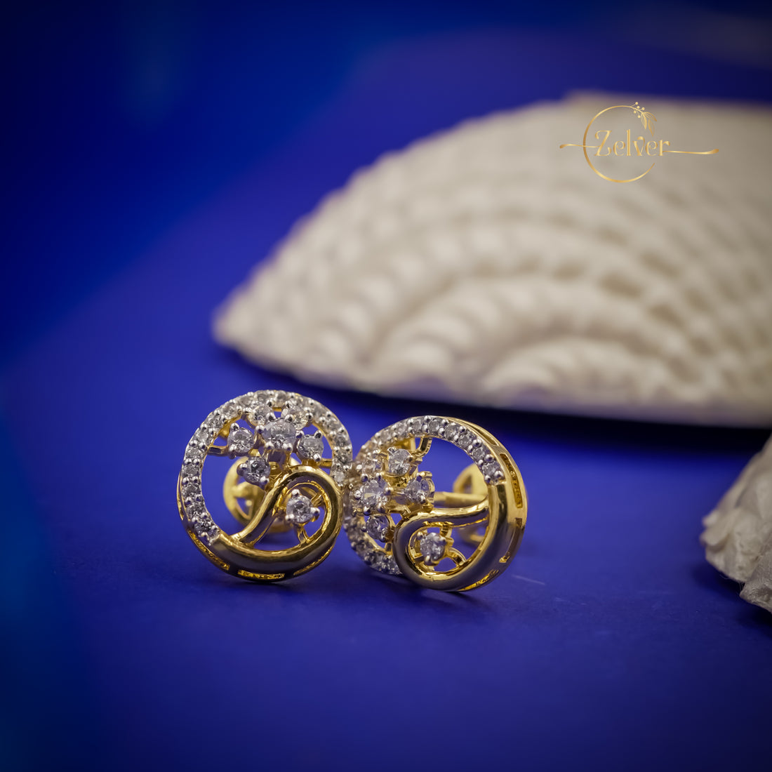 Dazzling Motif Eairring